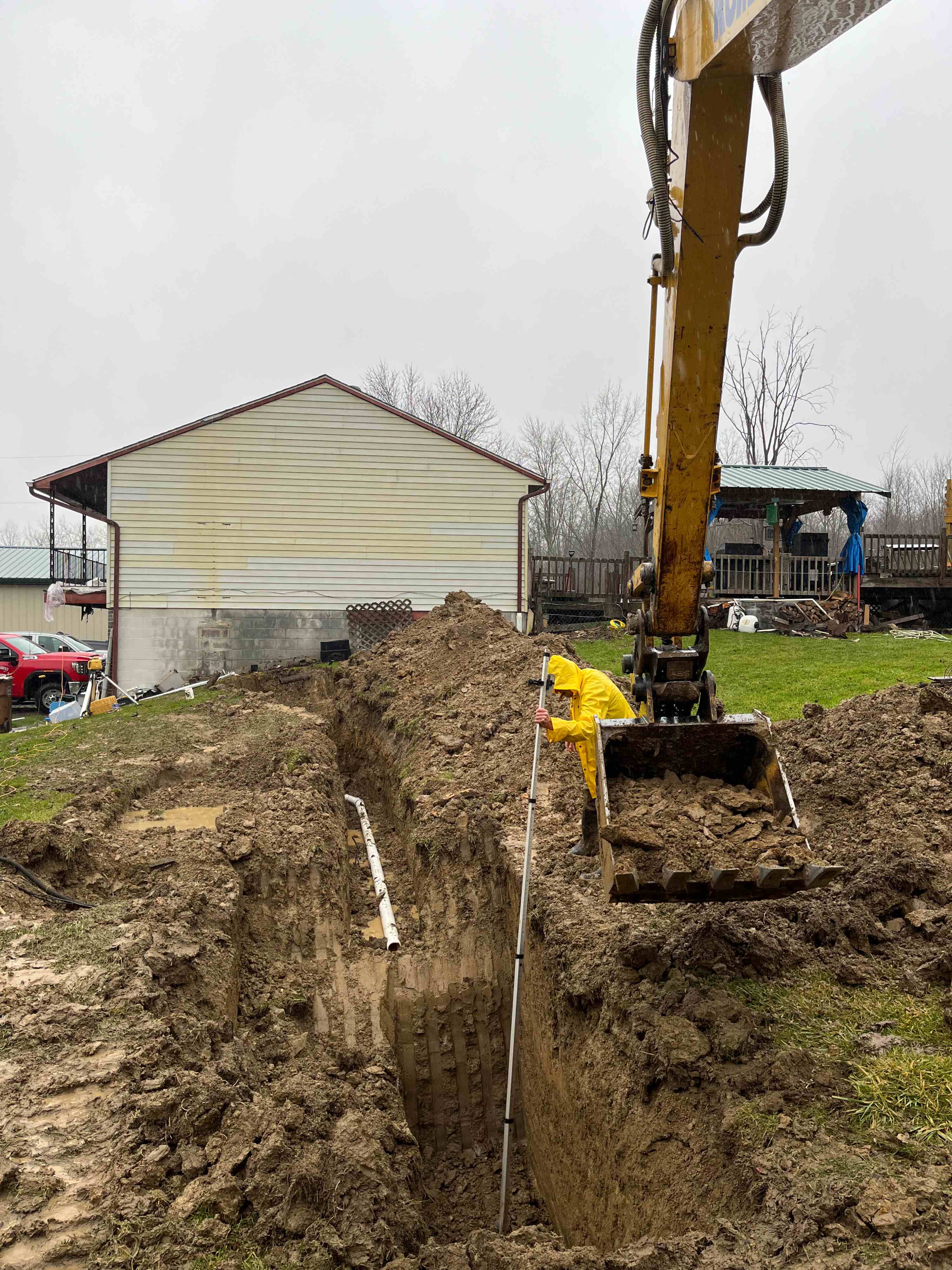 Septic installation in rainy bad conditions